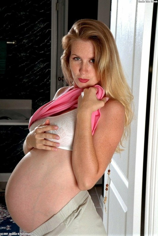 Сочная попка осталась сочной даже на восьмом месяце беременности