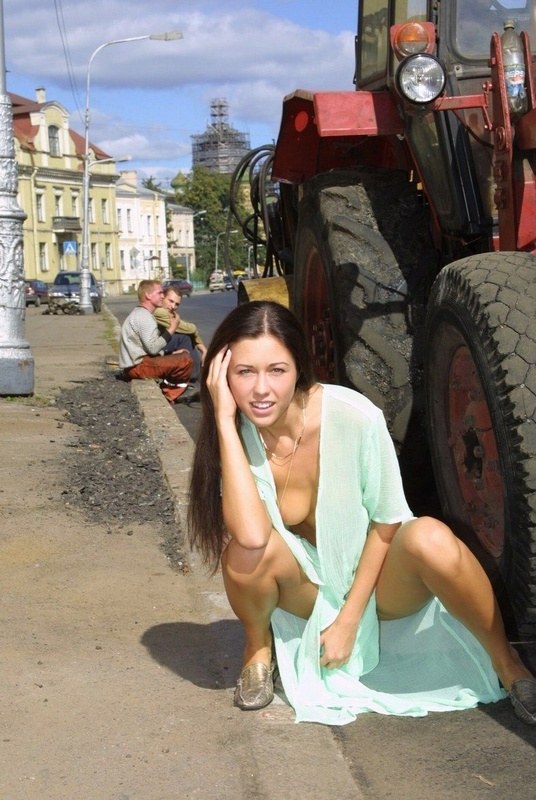 Русские девушки обнажаются в общественных местах